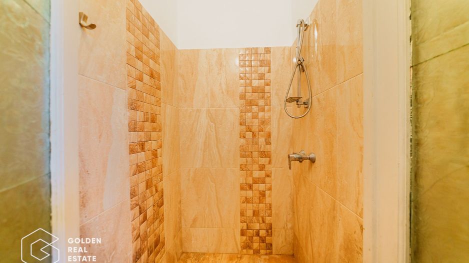 Vila superba, P+E,  Cuvin, 9 camere, 200 mp si teren 1300 mp plus anexa 3 camere - Poză 26