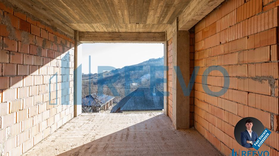 Pensiune/Vilă la roșu P+E+M în Sărata - Poză 17