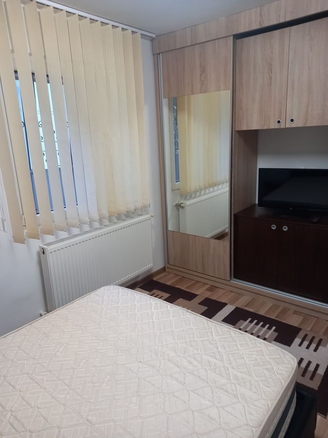 Închiriez apartament 2 camere, Decebal, mobilat, parter - Poză 1