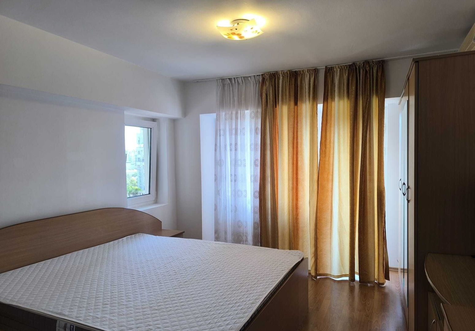 De Închiriat 2 Camere, Bd. Unirii,  3 Balcoane, Loc de Parcare - Poză 3