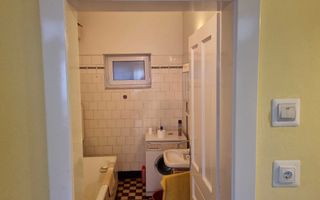 Casa centrala cu etaj - Poză 2