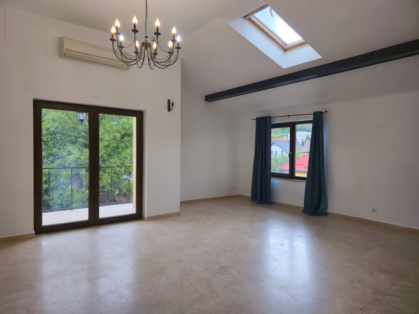 9 camere, 5 bai, spatiu hobby, gradina, garaj,locatie buna - Poză 6
