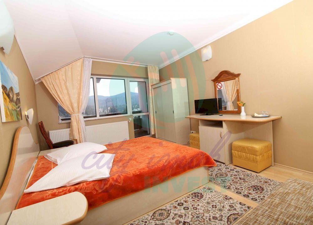 Vila cu 24 de camere cu priveliste superba ideal investitie in PREDEAL - Poză 8