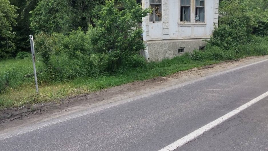 Casa demolabila si teren - Poză 2