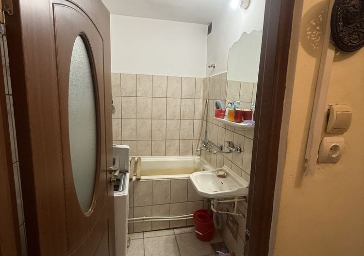 BRASADAS vinde garsonieră 28mp. etaj 8 in zona Burdea. - Poză 3