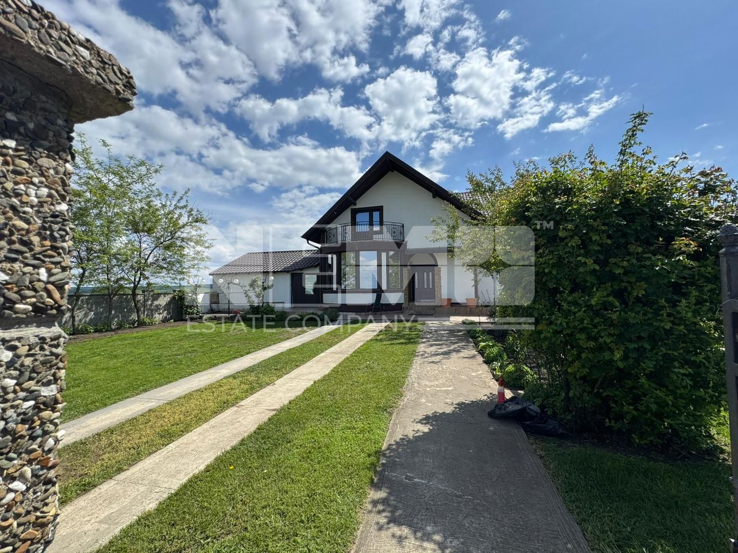 CASĂ DE VÂNZARE | LUNCUȘOARA, UDEȘTI, JUDEȚUL SUCEAVA | PREȚ: 350.000€ - Poză 1