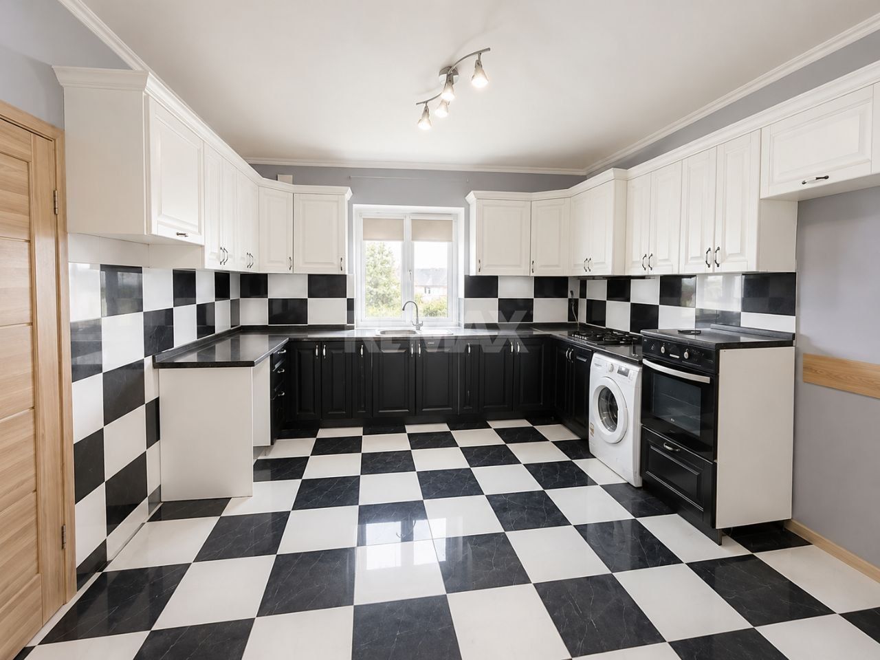 Casă, Criuleni | 3 + Living | 139 m² | 6 ari | Panouri Solare | 89.900 € - Poză 7