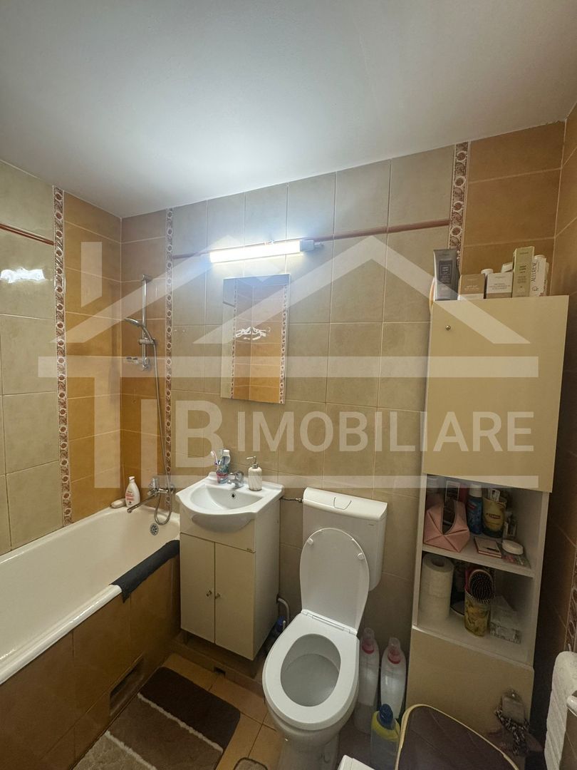 Apartament cu 3 camere, 70 mp, decomandat, garaj, Zona Fortuna - Poză 11