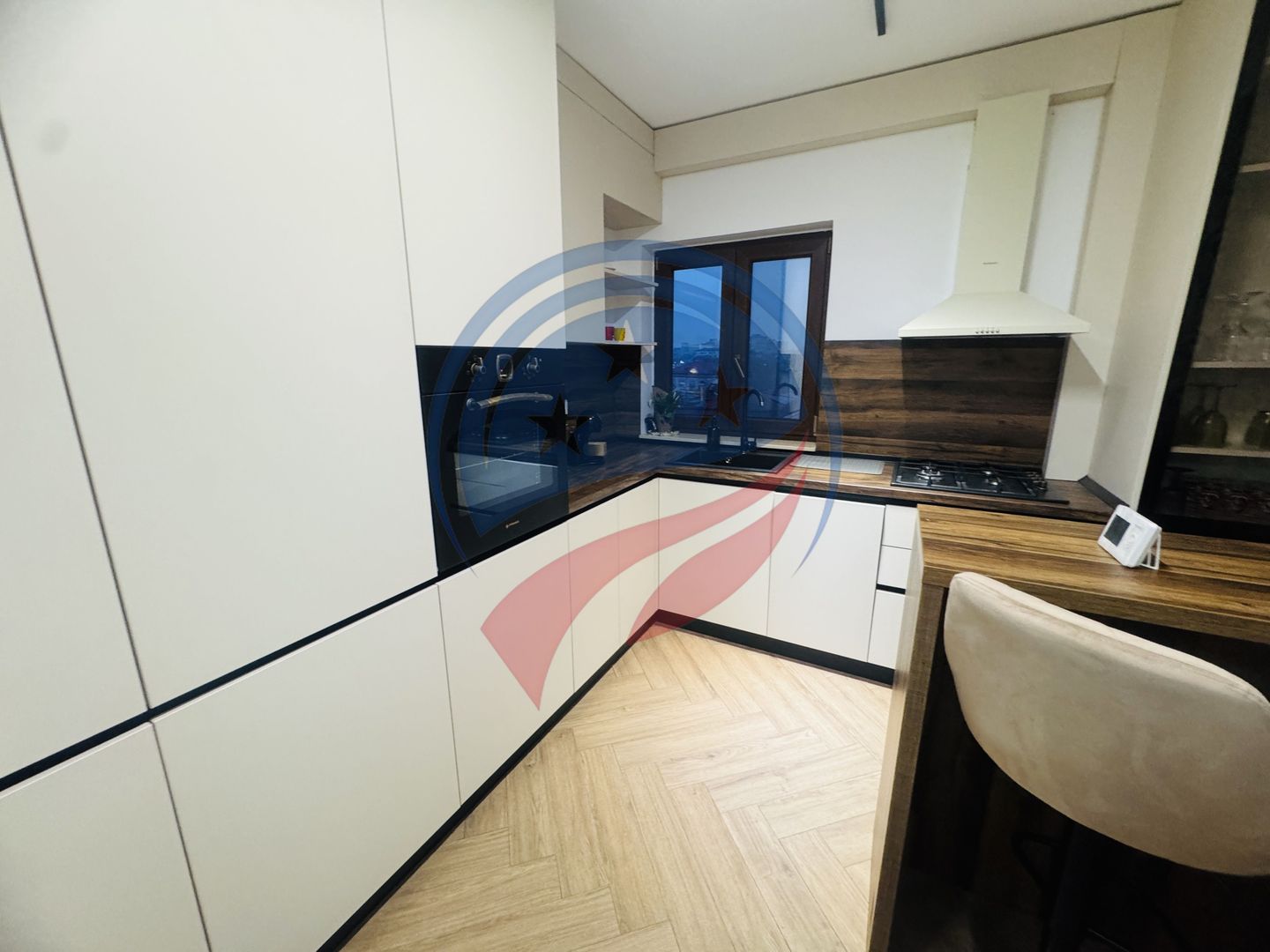 Super locație, super apartament 4 camere Ultracentral - Poză 7