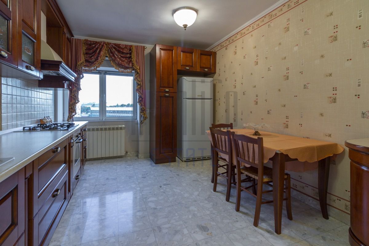 4 Camere de inchiriat, zona Libertății-vedere CASA POPORULUI - Poză 11