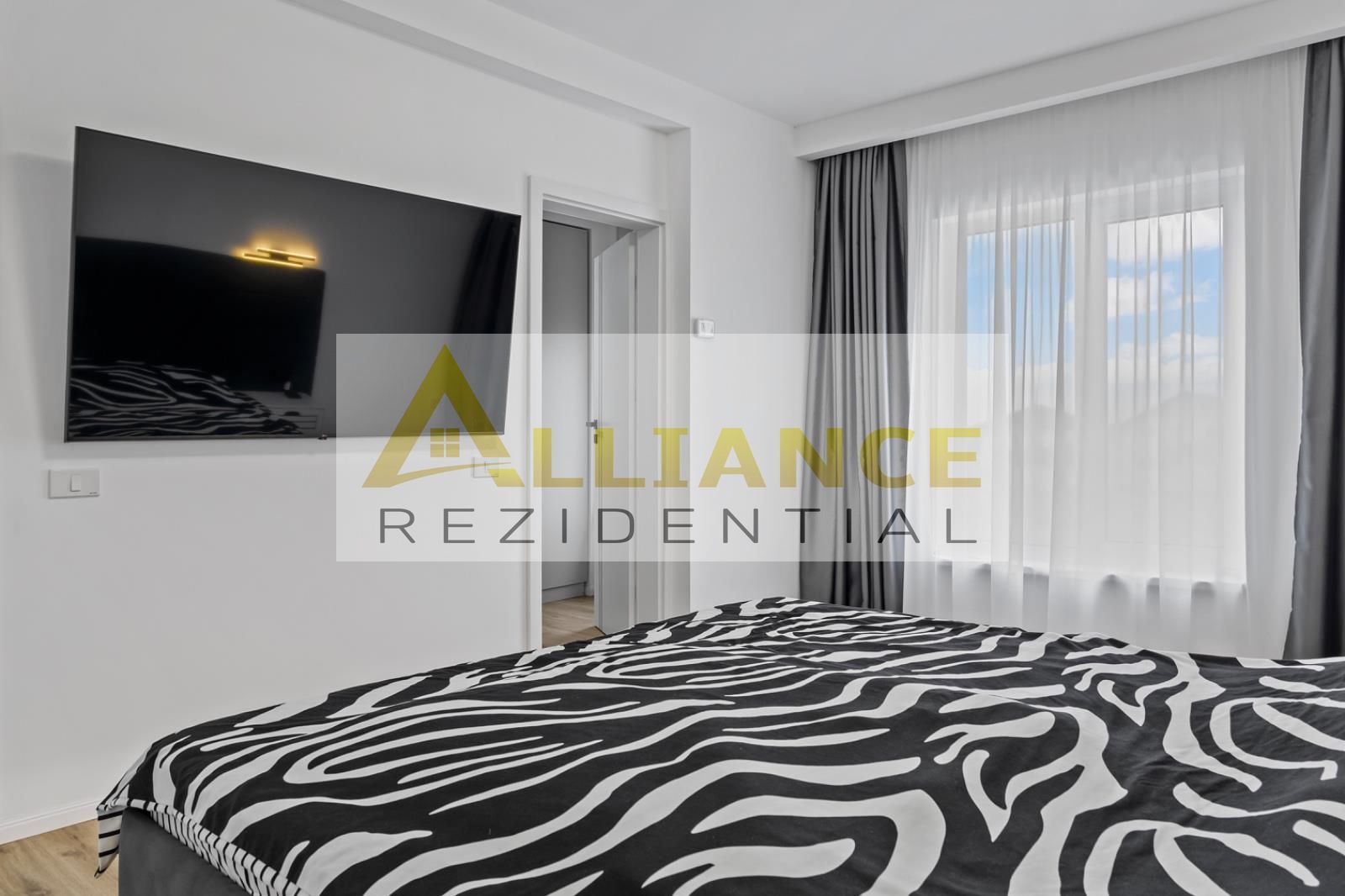Casa individuala || P+1E+POD || 4 camere - 3 bai  || 300 mp teren || - Poză 18