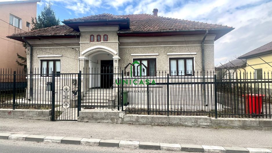 Casa Centru/ 4 camere / teren 920mp - Poză 2