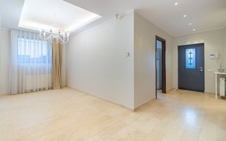 Vanzare - vila spatioasa cu gradina - Condominiu - Iancu Nicolae - Poză 4