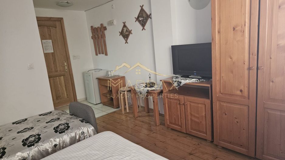 Pensiune 10 camere cu restaurant // teren 900 mp // Moieciu de Jos - Poză 29