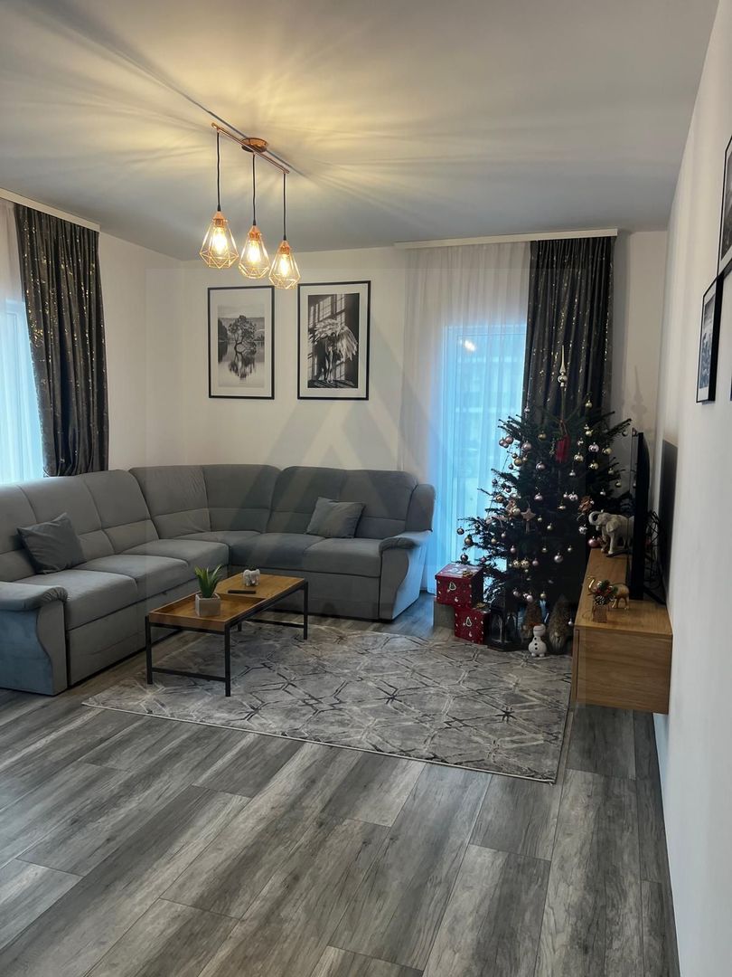 Apartament ultrafinisat 2 camere curte proprie si parcare in Selimbar - Poză 1