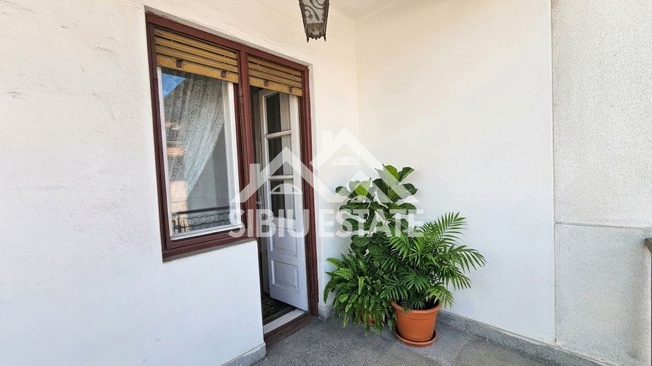 Casa Sibiu central 5 camere, 4 bai - Poză 18