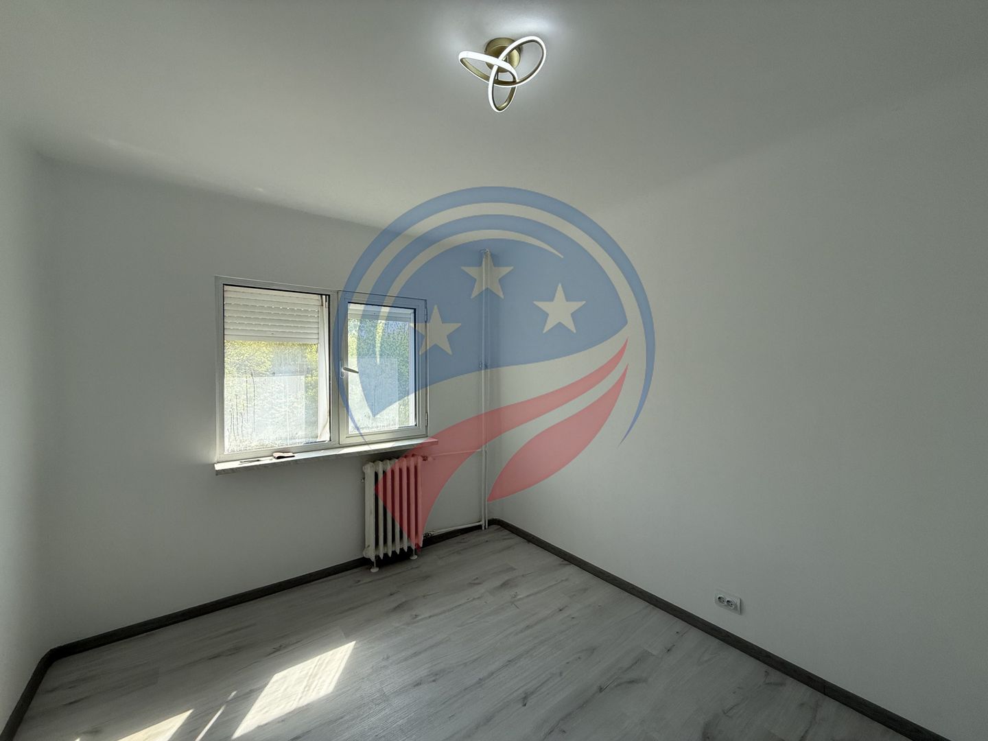 Apartament 2 camere decomandat Rovine Carrefour – bloc anvelopat, etaj 3/4 - Poză 1