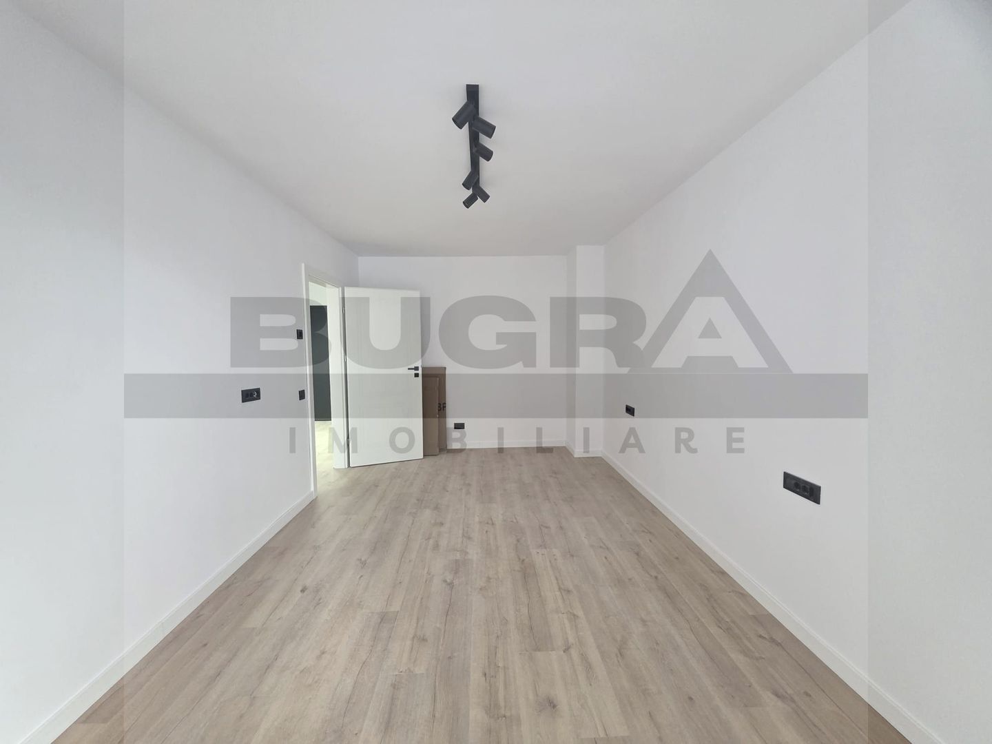 Apartament 2 camere, finisat, parcare, zona Elite - Poză 8