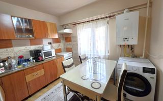 Apartament 3 camere, 2 bai, decomandat, etaj 3, Cetate, zona Stadion - Poză 3