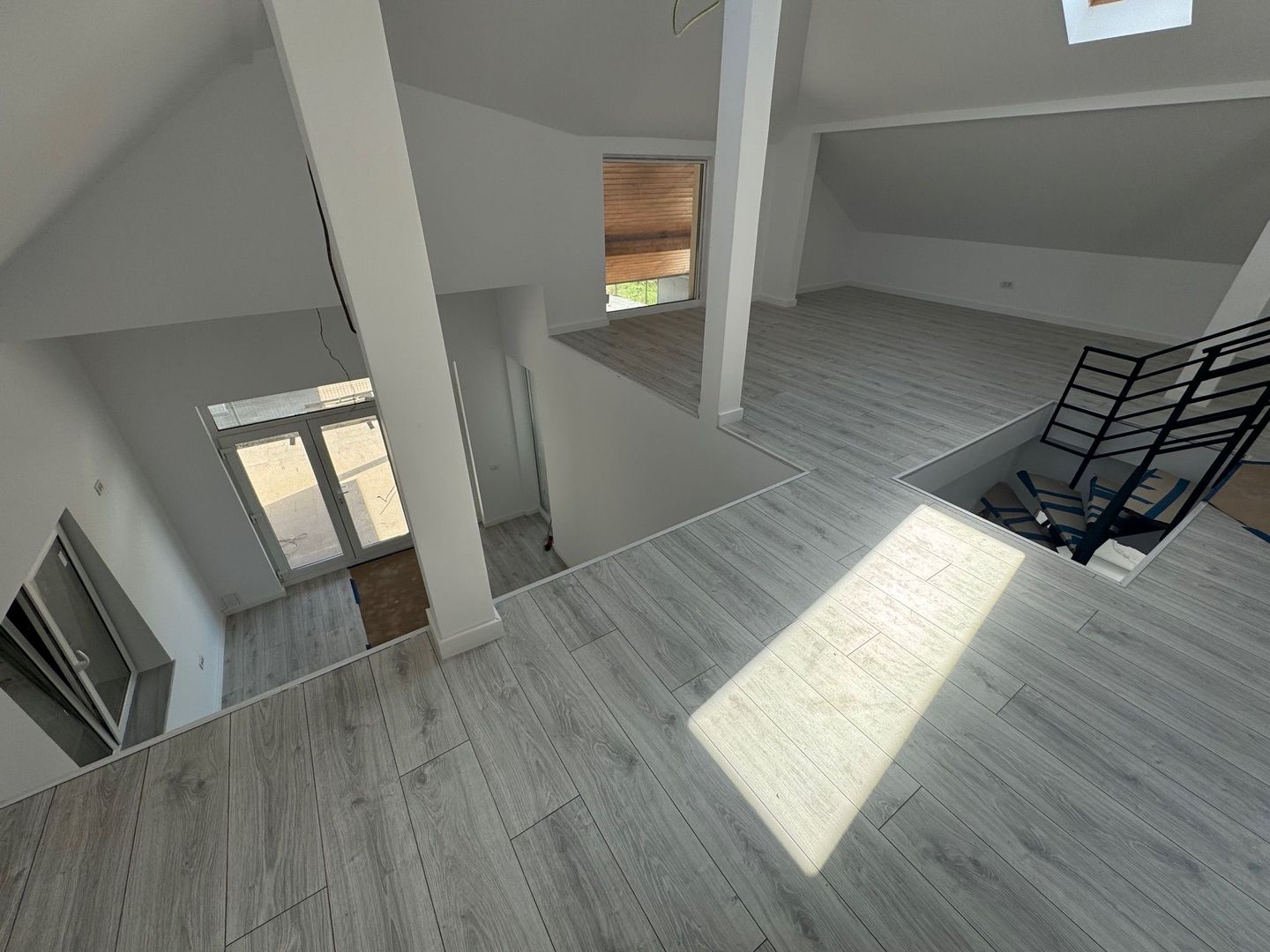 Vile parter Tunari Proiect DEOSEBIT, 150m2, curte 300m2 - Poză 8