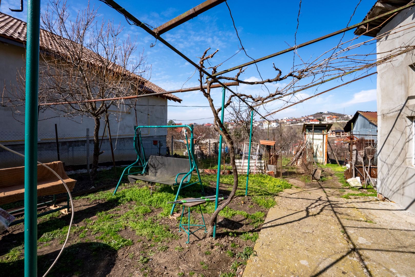 Casa de vanzare cu 2 camere si teren 1068 mp zona Renașterii - Poză 2