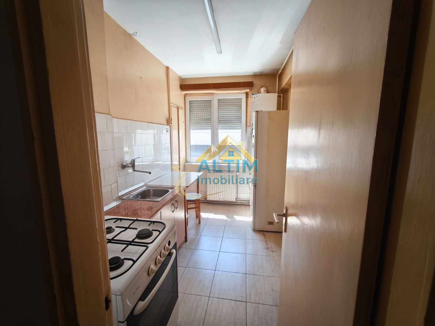 De vânzare - Apartament 2 camere, central, zona Patria - Poză 6