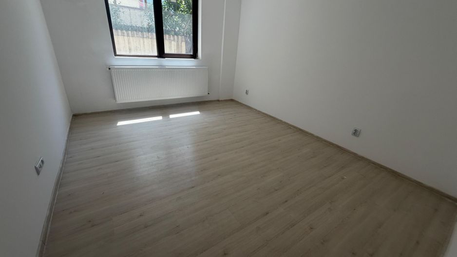 AP. 2 CAMERE - CURTE PROPRIE 65 MP, BLOC NOU, PARCARE INCLUSA,COMIS 0% - Poză 1