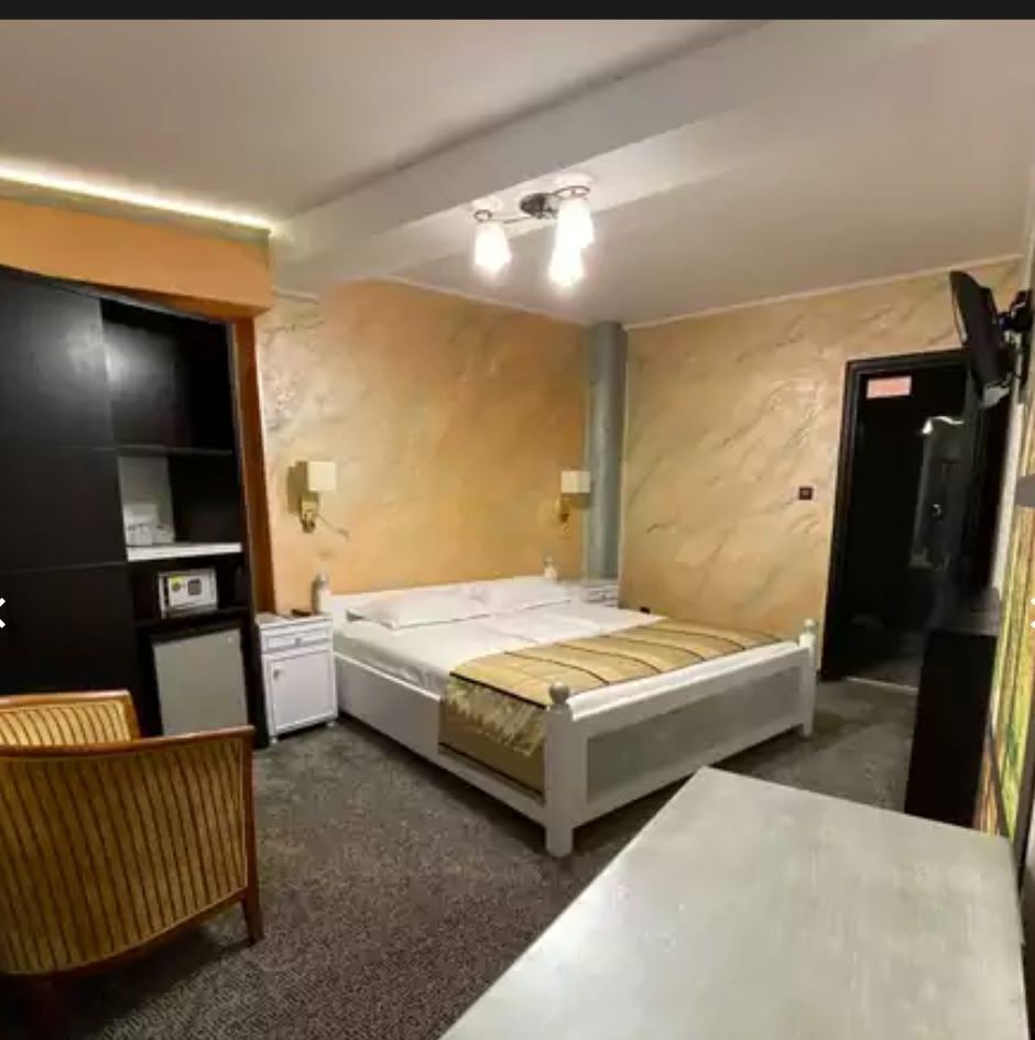 Pensiune cu 18 camere in centrul Brasovului - Poză 15