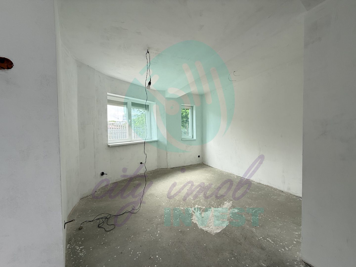Casa receptionata in 2025 singura in curte - Poză 9
