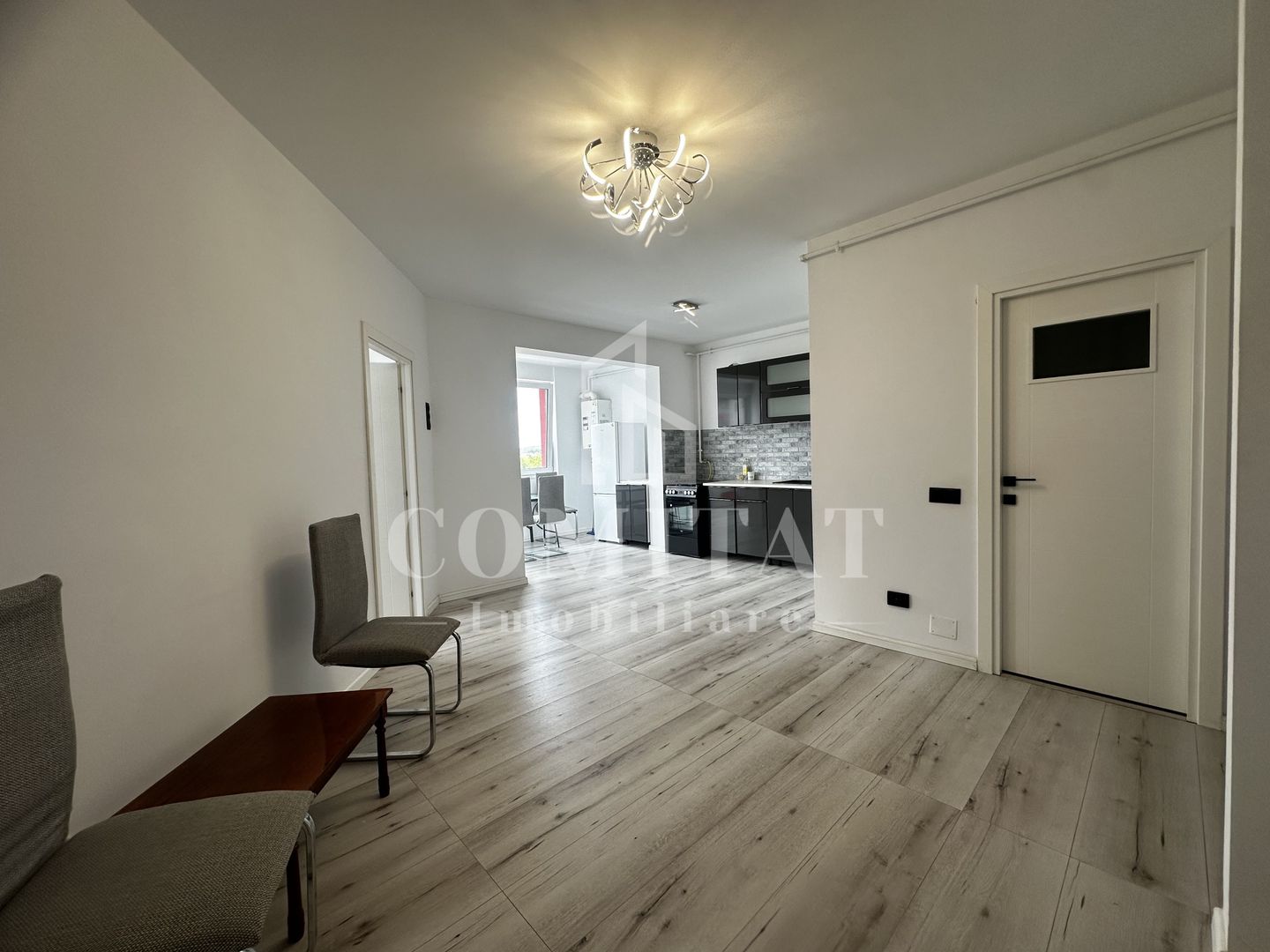 Apartament la etaj intermediar | 3 camere | Zona Bmw - Poză 1