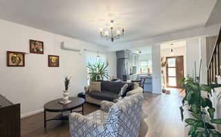 casa cocheta cu 4 camere, P+1E+M, complet mobilata si utilata - Poză 7