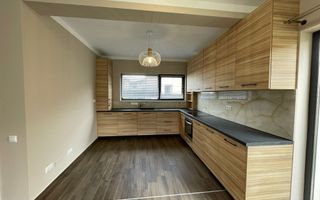 Casă / Vilă cu 4 camere de închiriat - Dezmir - Poză 5