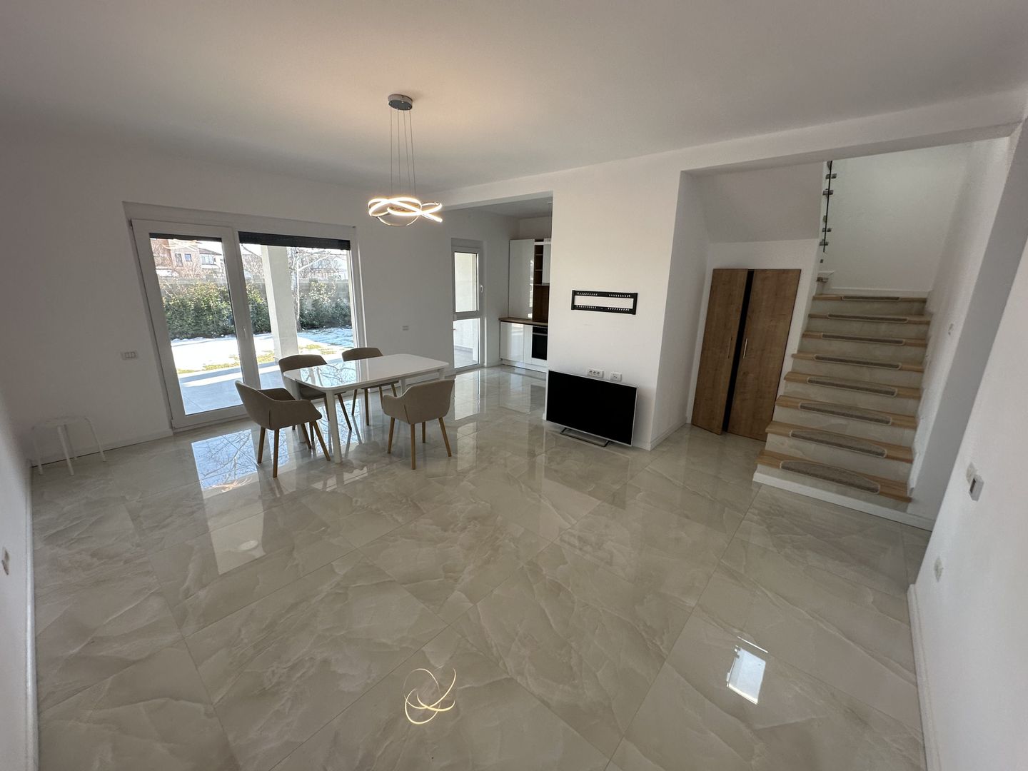 Duplex despărtit  prin garaj zona Ikea - Poză 3