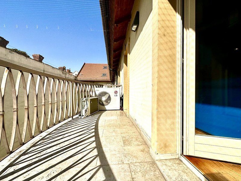 Apartament în Piața Unirii - renovat - mobilat și utilat - Poză 3