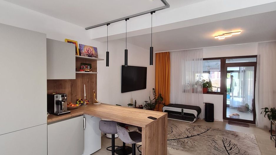 Duplex minimalist cu piscina - Poză 13