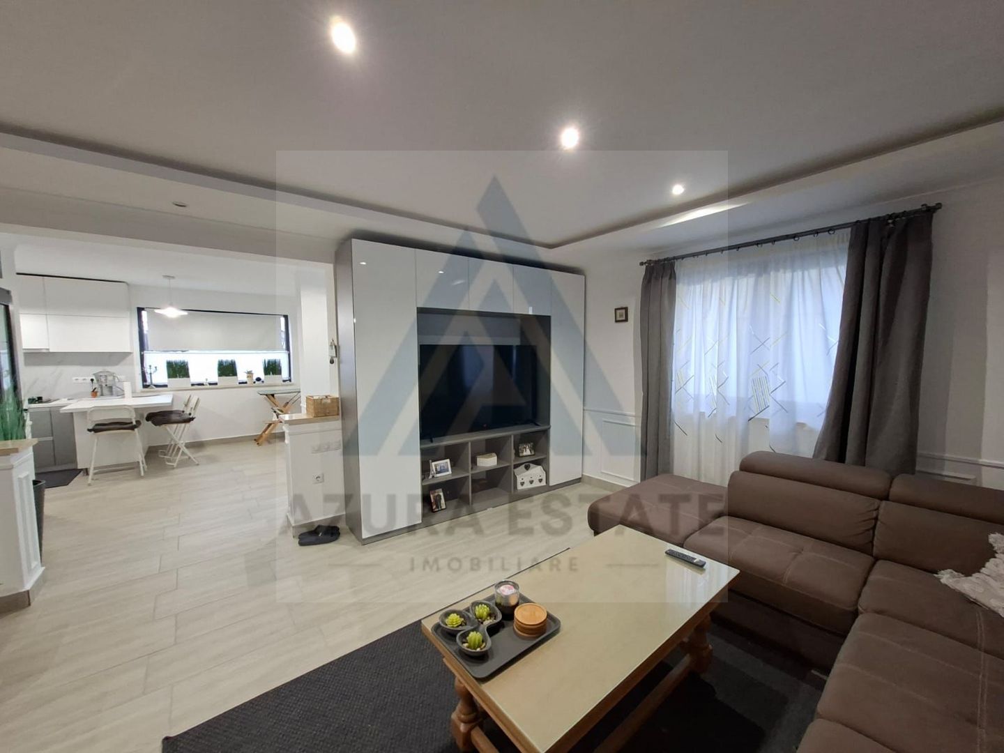 Casa individuala echipata premium cu 4 camere si 2 bai in Cristian - Poză 2