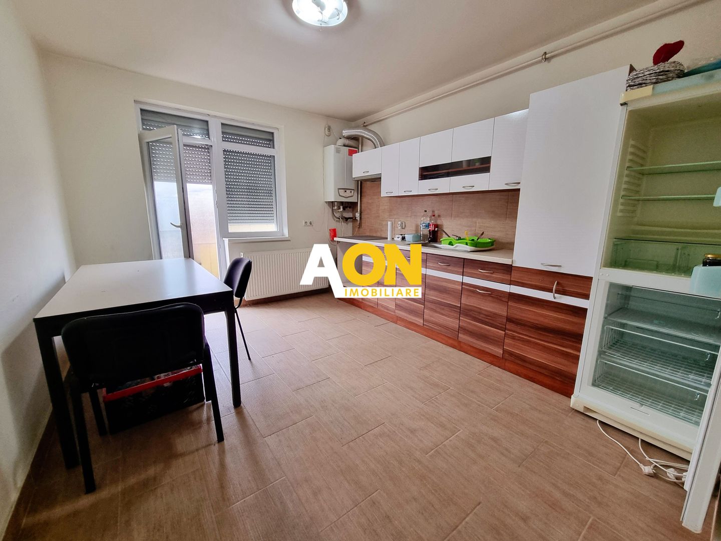 Apartament 2 camere, decomandat, cartier rezidential, Cetate - Poză 1