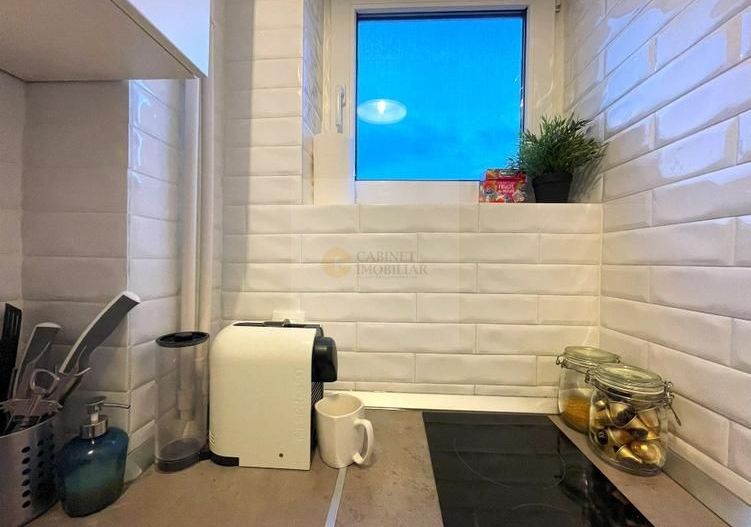 Garsoniera | Vedere catre Calea Victoria  | Airbnb | Certificat Turism - Poză 10