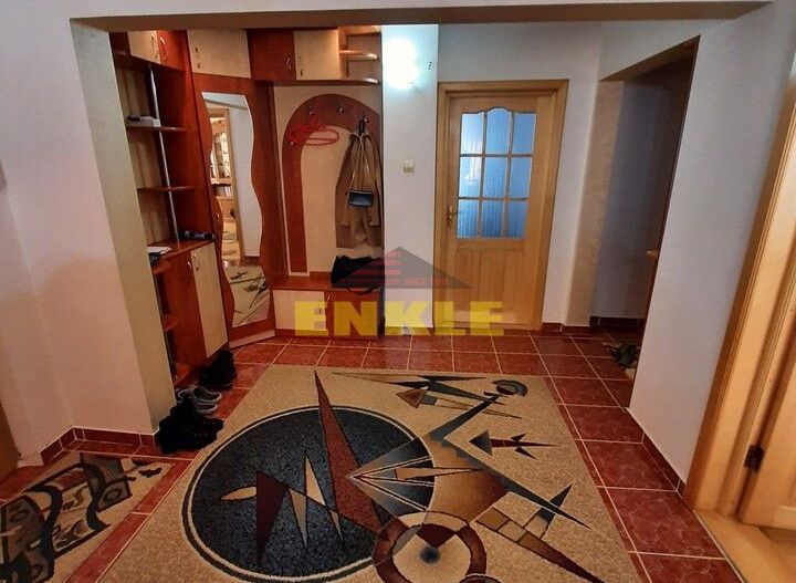 Apartament 3 camere, zona Bd.George Enescu , et.1, mobilat/utilat, pret negociabil ! - Poză 9