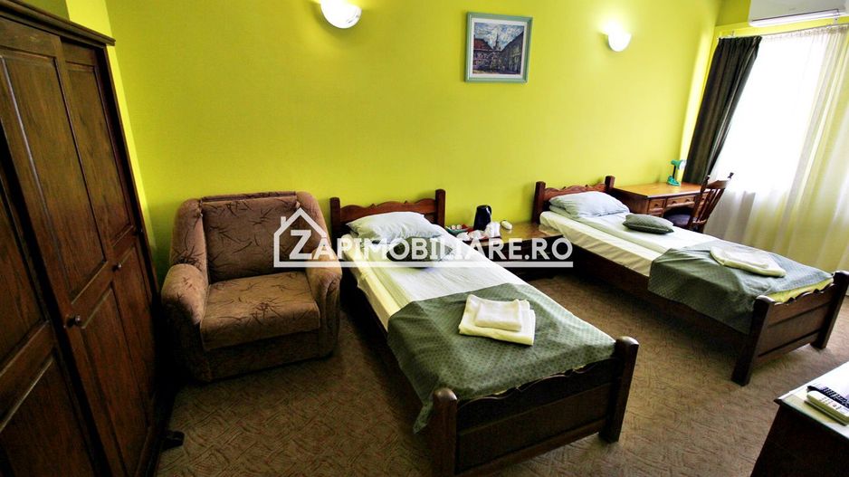 Pensiune aproape de centru,10 camere,13 băi,1 restaurant - Poză 11
