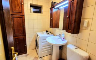 Cauți o casă mare sau spațiu pentru business? Aici le ai pe ambele! - Poză 13