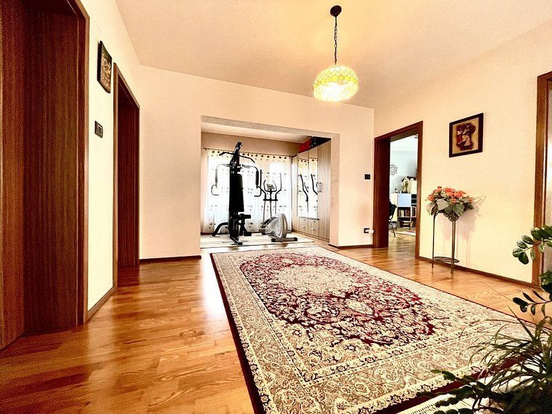 Design clasic, pozitie centrală - casă  în Dumbrăvita - Poză 14