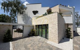 Casa individuală impresionant cu 4 camere si 5 bai | Mosnita Noua - Poză 1