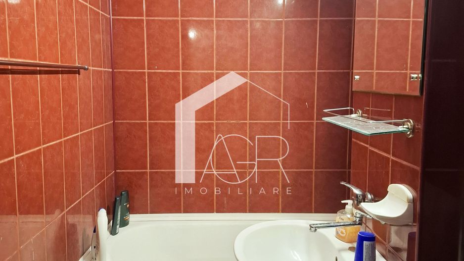 Apartament cu 3 camere, decomandat, zona Republicii - Poză 12