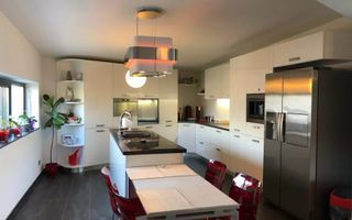 Vila deosebită cu 6 camere, piscină și grădină amenajată – Florești. - Poză 1