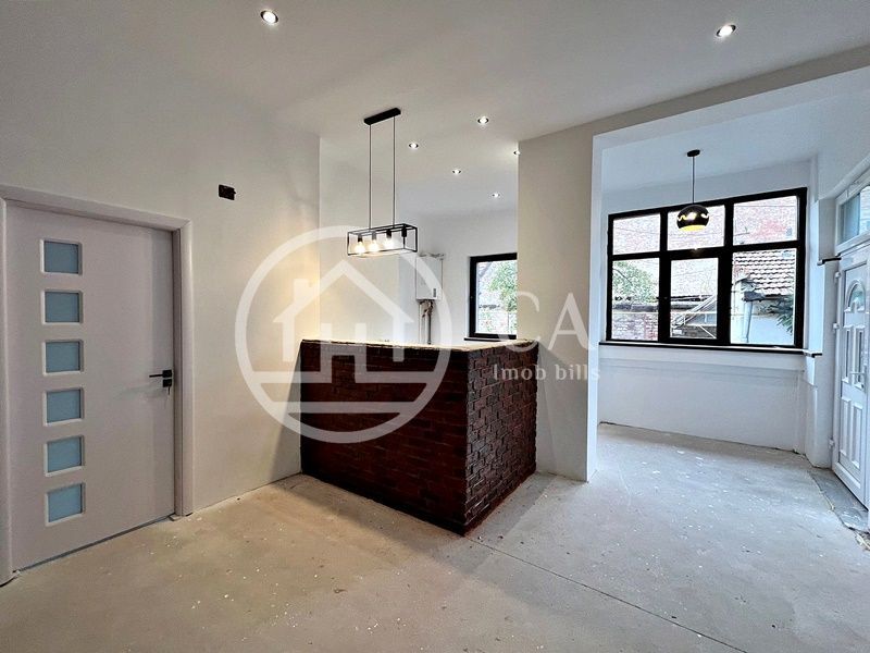 Apartament 3 camere de vânzare la curte comuna în zona Ultracentrală - Poză 1