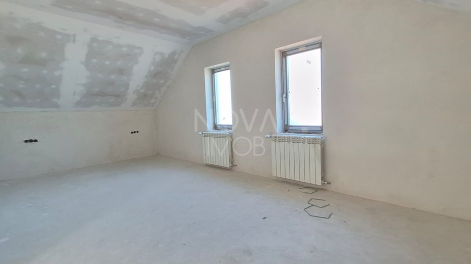 Casa generoasa cu 7 camere, 3 bai, dressing si parcare – Sura Mica - Poză 17