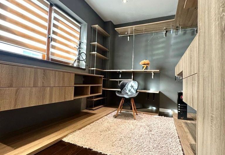 BRASADAS vinde ap 3 cam modern 106mp. mobilat, utilat, garaj. - Poză 13