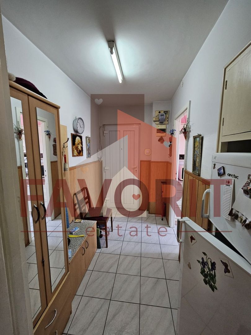 3 camere, semidecomandat | centrala proprie | mobilat si utilat | zona excelenta - Poză 1