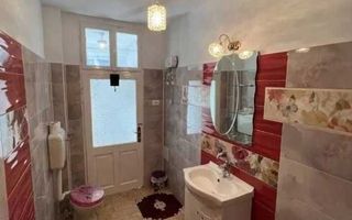 Casa cu garaj, individuala, langa metrou, intersectia Piata Muncii - Poză 7